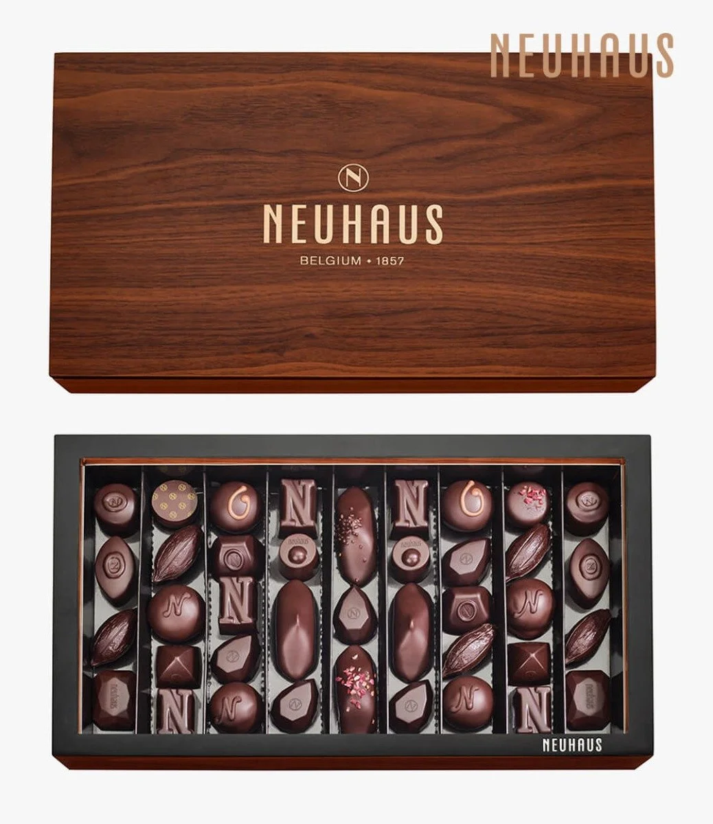 شوكولاتة داكنة في صندوق الضيافة الخشبي من نيوهاوس
