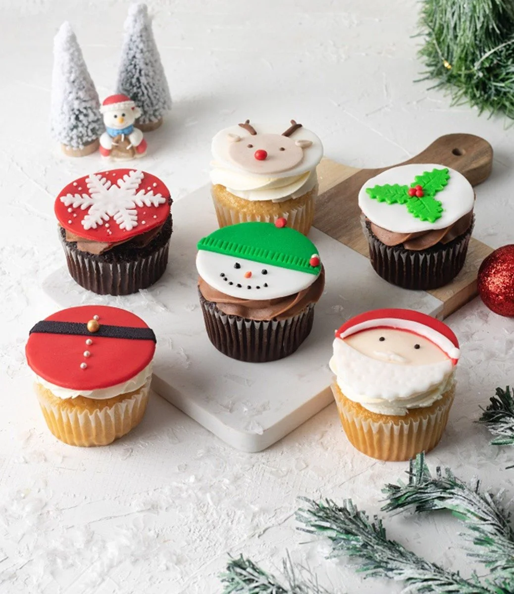 Christmas Fondant Cupcakes by Cake Social