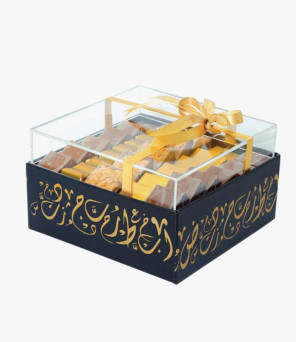 علبة شوكولاتة مربعة مع تخطيط عربي من ايكلا