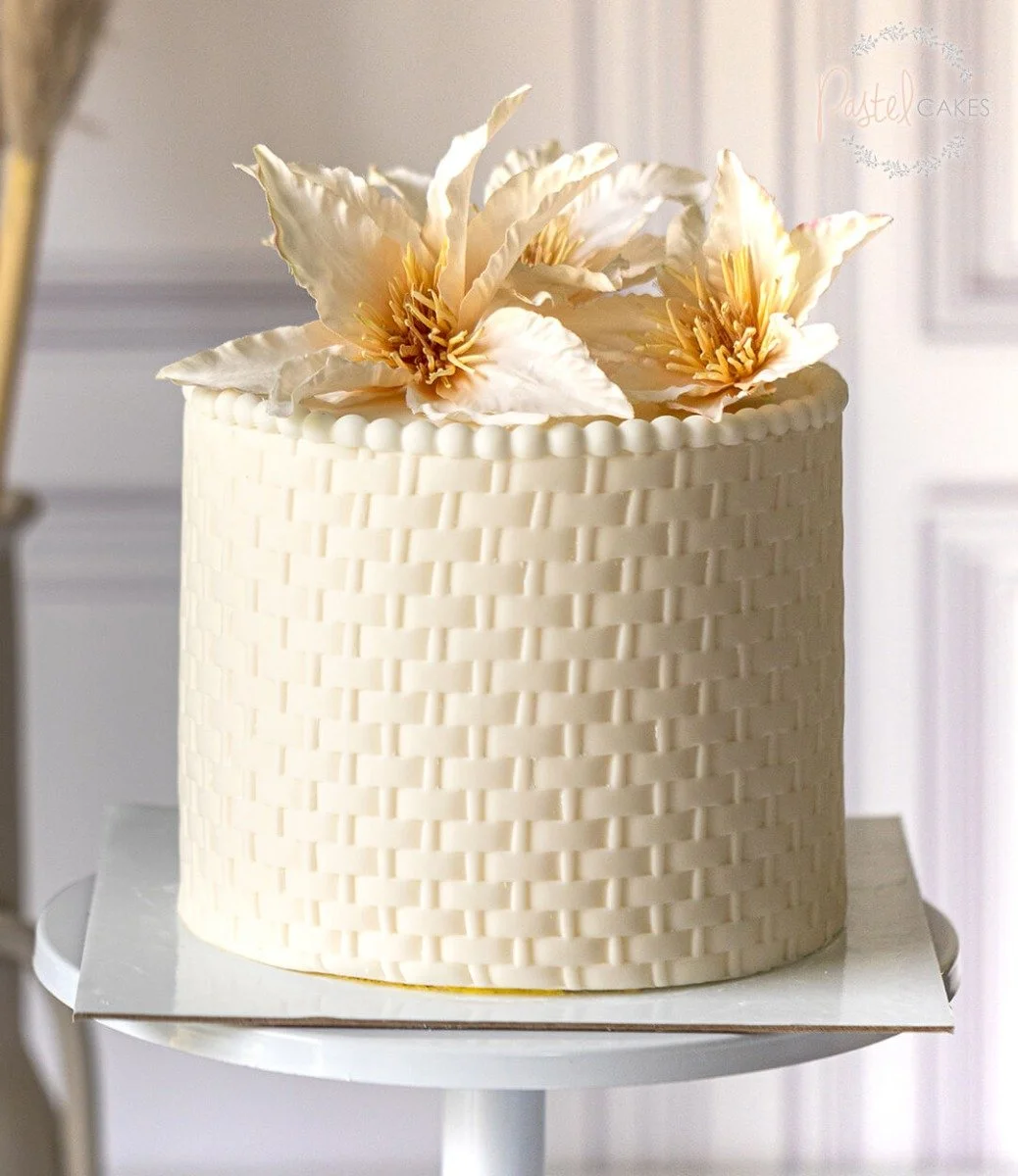 Lily Cake By Pastel Cakes