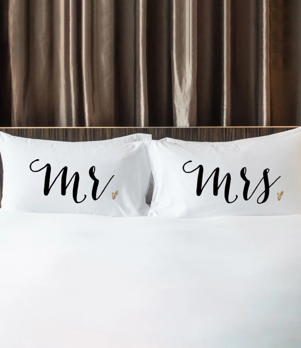 قطعتين غطاء وسادة بأسماء الزوجين حسب الطلب