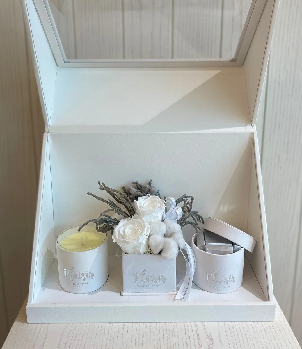 صندوق هدايا أبيض تريو مزدوج مع ورد طويل العمر من بليزير 