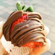 فراولة مغطاه بالشوكولاتة من جوديفا - 12 قطعة
