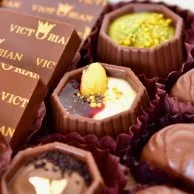 علبة شوكولاتة مشكلة من طبقتين من فيكتوريان