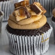 6 Snickers Cupcakes by Pastel Cakes