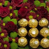 صندوق الزهور والشوكولاتة