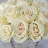 باقة مستر آند مسيز الفاخرة من الورود البيضاء
