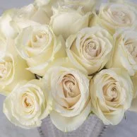 باقة مستر آند مسيز الفاخرة من الورود البيضاء