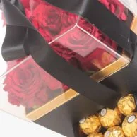 صندوق شوكولاتة وزهور مغرم بك