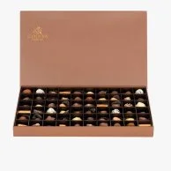 تشكيلة شوكولاتة في صندوق فاخر باللون البني من جوديفا