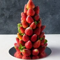 فراولة بشكل شجرة الميلاد من إن جيه دي