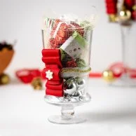 حلوى الكريسماس في وعاء زجاجي قصير من ديت روم
