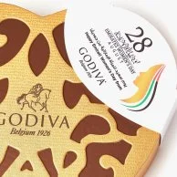 صندوق شوكولاتة بشكل قلب 6 قطع ليوم المرأة الإماراتية من جوديفا