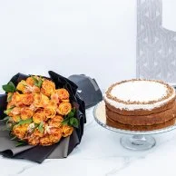 بوكيه الورود المميز مع كعكة البانوفي من مخبز هيلين