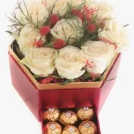 صندوق شوكولاتة وزهور الحب الحقيقي