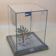 قطعة ديكور بشكل شجرة زيتون وعلم من ميكال