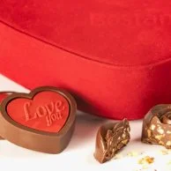 علبة شوكولاتة يوم الحب