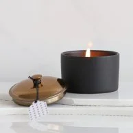 شمعة هايج 5 أوقية سيراميك أسود مع غطاء بعطر خشب البرغموت الماهوجوني من بادي واكس