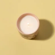 شمعة إمبريشنز 5.75 أونصة سيراميك وردي مغبر مع تبغ "قلب" من بادي واكس