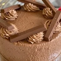 Kit Kat Cake by Sugaholic