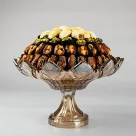 صينية تمور زجاجية ذهبية كبيرة مع تمر  بالشوكولاتة ومعمول من ديت روم