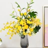 مزهرية ليمون وورود صناعية صفراء