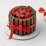 Mini KitKat Crunch Valentine's Cake by Cake Social