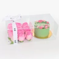 باقة من الزهور الوردية وكيكة يوم الأم