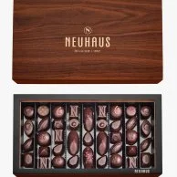 شوكولاتة داكنة في صندوق الضيافة الخشبي من نيوهاوس