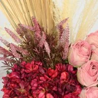 مزهرية ورد صناعي من الكرز الوردي