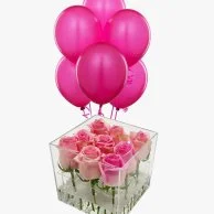 باقة الورود والبالونات الوردية