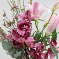 تنسيق زهور السيمبيديوم الأرجواني