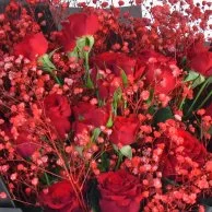 باقة الورد الأحمر الرومانسية مع عطر عود الريان