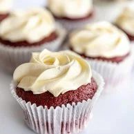 Red Velvet Cupcakes (Box of 12) by Pastel Cakes 