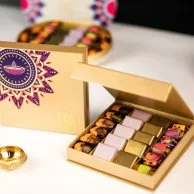 صندوق تمور وشوكولاتة إصدار الديوالي من زا ديت رووم
