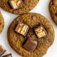Snickers Chocolate Chip Cookies by Pastel Cakes