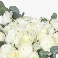 ابريق الزهور البيضاء  من ماكينزي تشايلدز