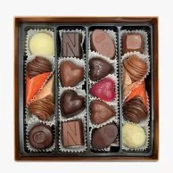 صندوق هدايا عيد الحب متوسط 17 قطعة شوكولاتة من نيوهاوس