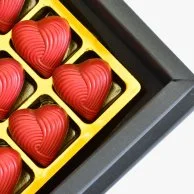 صندوق شوكولاتة قلوب عيد الحب من فيكتوريان