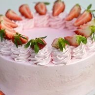 Vanilla Strawberry Cake by Sugaholic