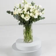 تنسيق الزهور البيضاء الأنيقة