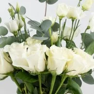 باقة زهور العيد البيضاء الأنيقة