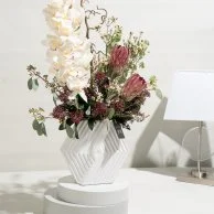 تنسيق زهور فيرونيكا البيضاء