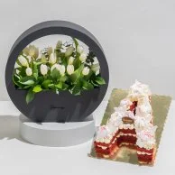 مجموعة سلة زهور وينتر وايت توليب وكيكة الحروف من بيكري آند كومباني