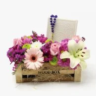 صندوق خشبي به سبحة وزهور ومصحف القرآن الكريم (أبيض)