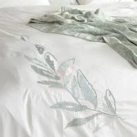 ملاءة سرير بأشكال ورق شجر