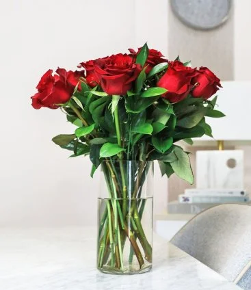 Happy Birthday Red Rose Hand Bouquet in Jeddah