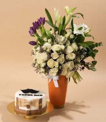 مزهرية اليجانس البيضاء مع كيكة سوبر داد من هيلينز بيكري