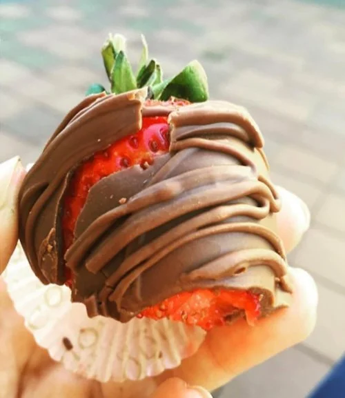 12 Milk Chocolate Covered Strawberries by Godiva