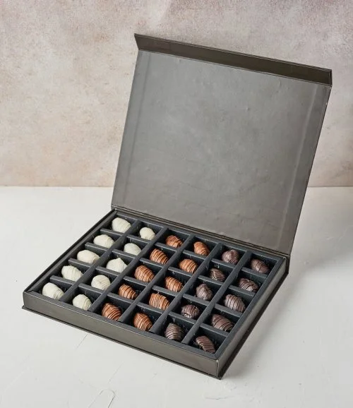 30 قطعة من التمور المغطاة بالشوكولاتة من إن جيه دي